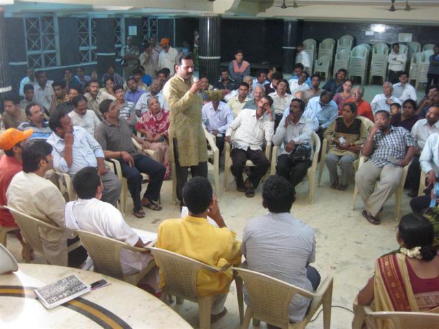 Meeting of devout Hindus with the speakers after completion of Sabha